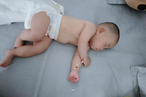 试管包生男孩哪家专业3个月宝宝怎么抱
